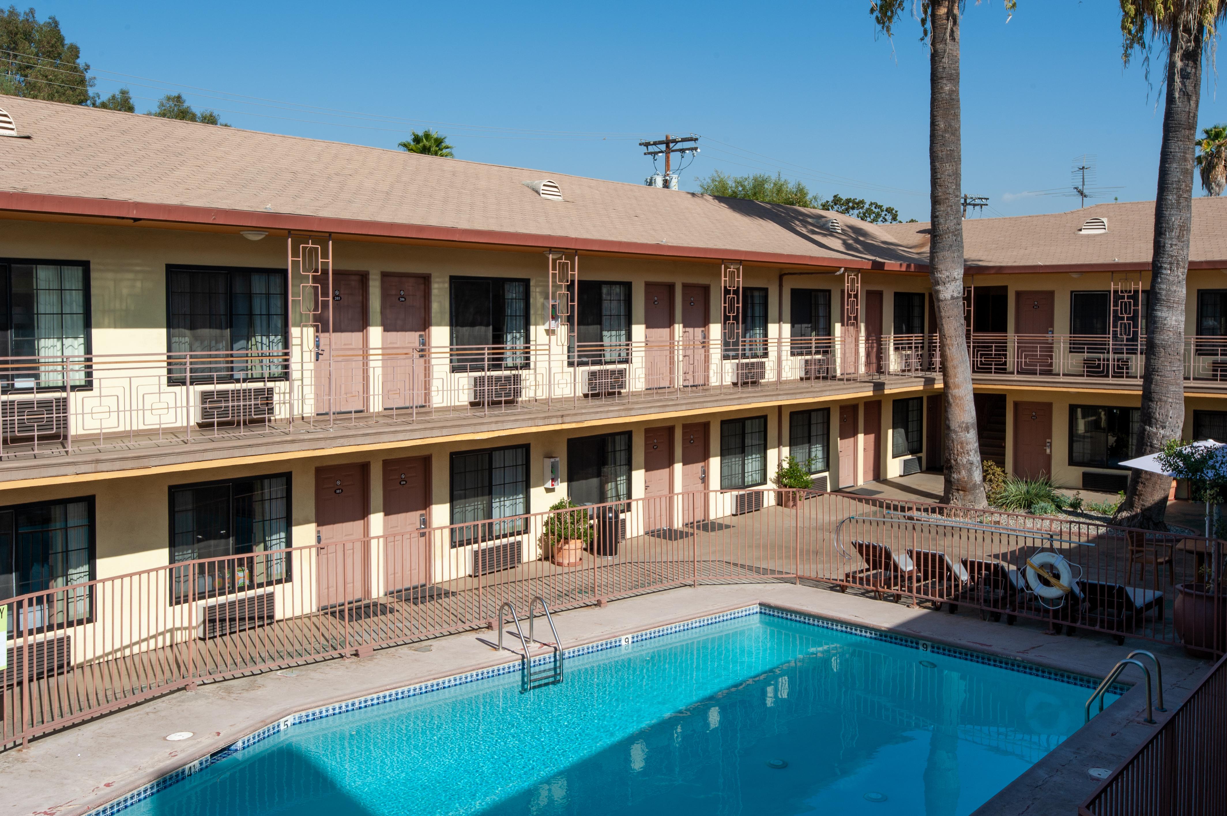 Studio City Court Yard Hotel Exterior foto