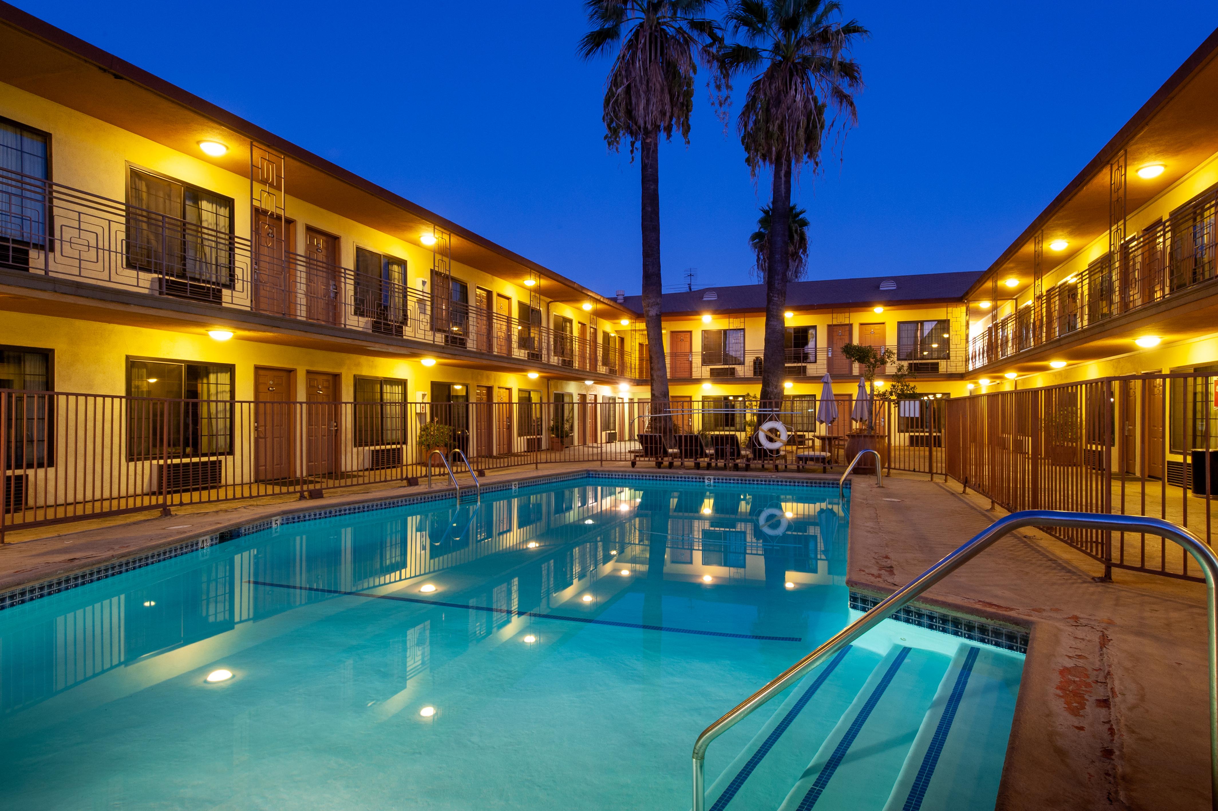 Studio City Court Yard Hotel Exterior foto